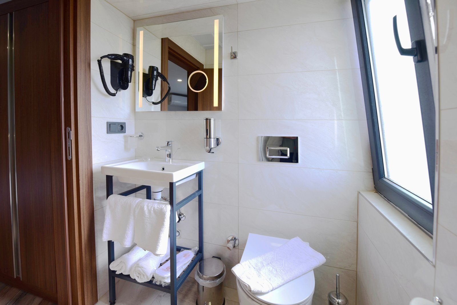 Otel Dış Görünümü - Yan Cephe
