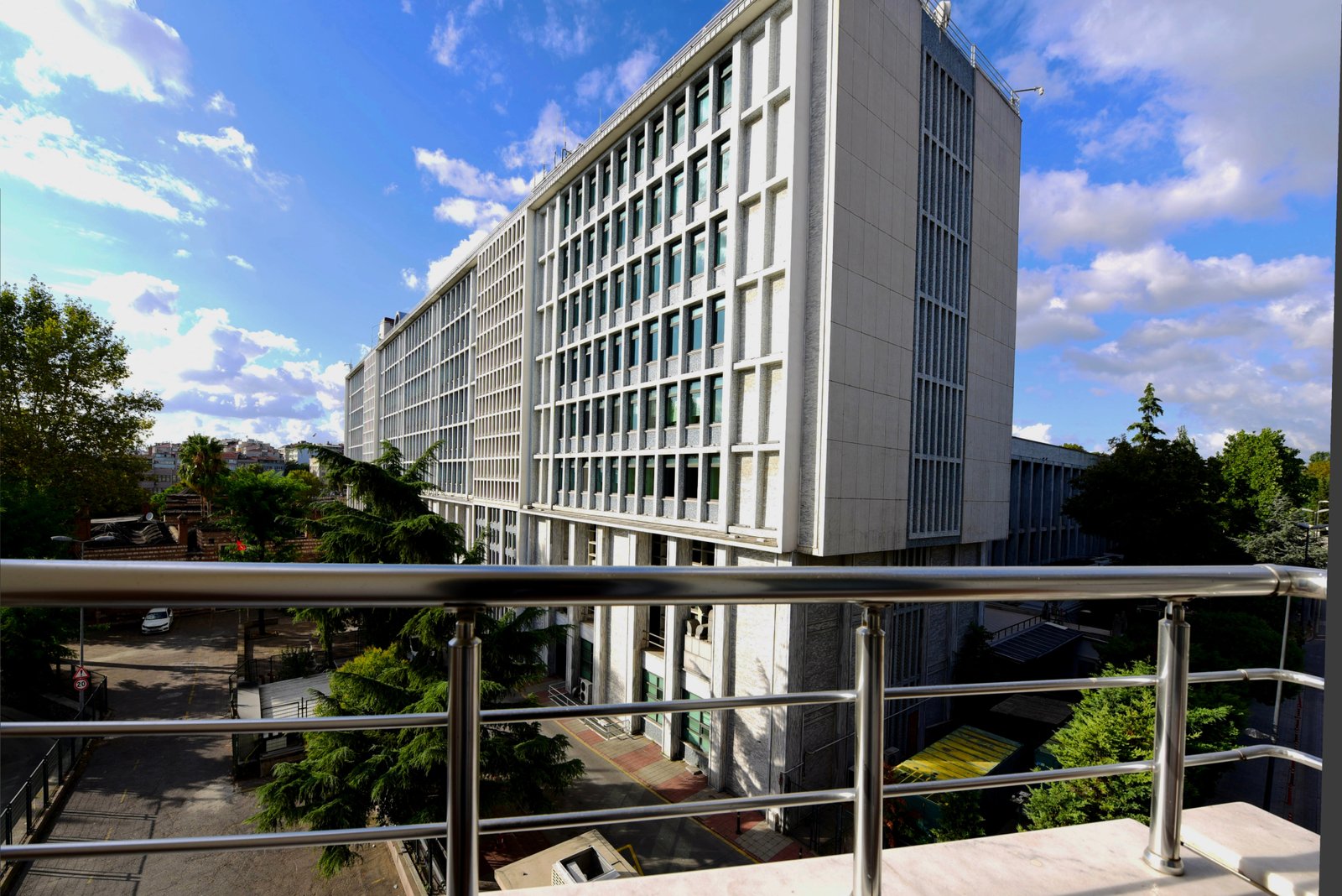 Otel Dış Görünümü - Yakın Çekim